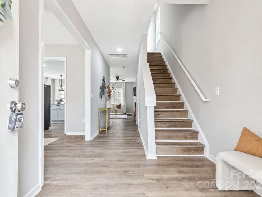 4827 Eaves Lane, Charlotte, NC 28215.  MLS# CAR4210664, YatesRealty ID 1743. 