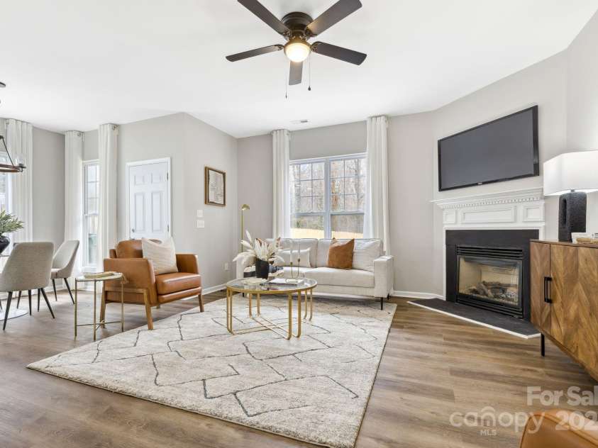 4827 Eaves Lane, Charlotte, NC 28215.  MLS# CAR4210664, YatesRealty ID 1743. 