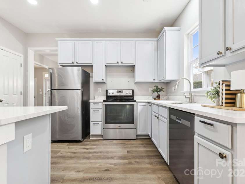 4827 Eaves Lane, Charlotte, NC 28215.  MLS# CAR4210664, YatesRealty ID 1743. 