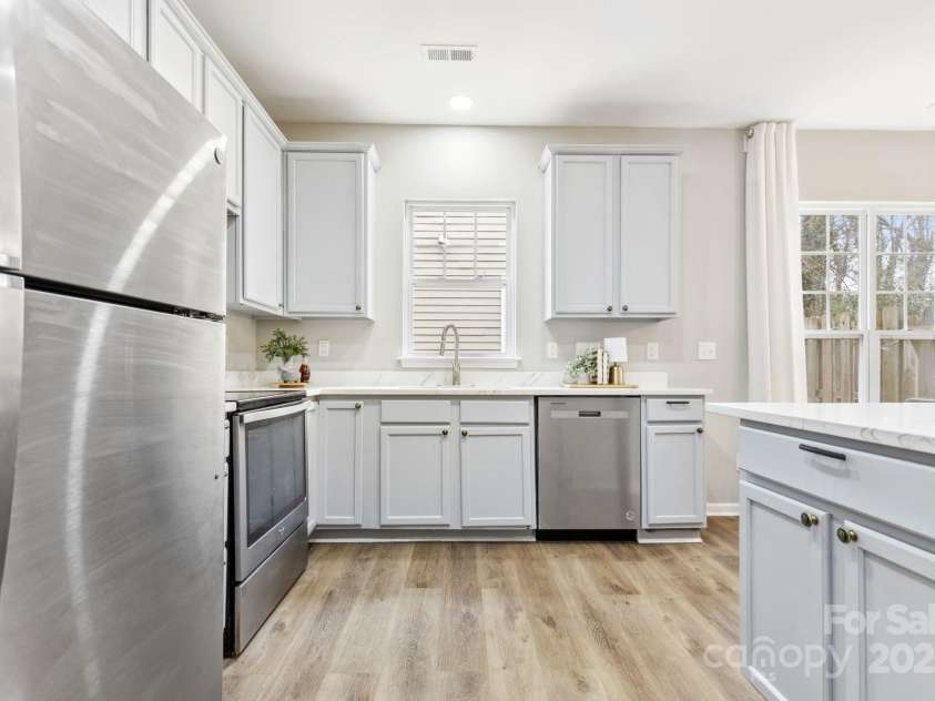 4827 Eaves Lane, Charlotte, NC 28215.  MLS# CAR4210664, YatesRealty ID 1743. 