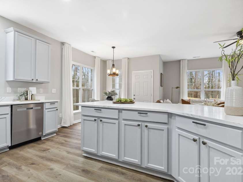 4827 Eaves Lane, Charlotte, NC 28215.  MLS# CAR4210664, YatesRealty ID 1743. 