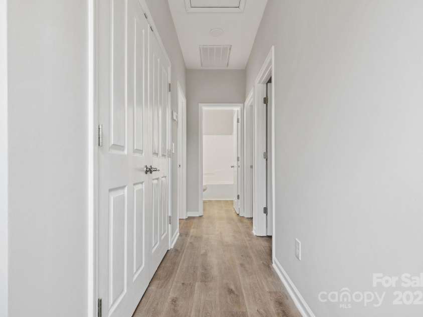 4827 Eaves Lane, Charlotte, NC 28215.  MLS# CAR4210664, YatesRealty ID 1743. 