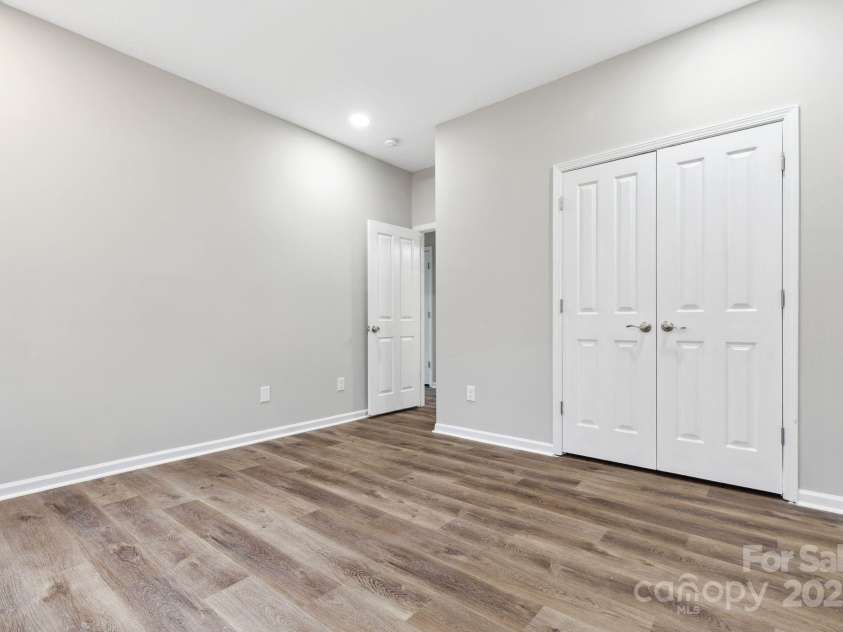 4827 Eaves Lane, Charlotte, NC 28215.  MLS# CAR4210664, YatesRealty ID 1743. 