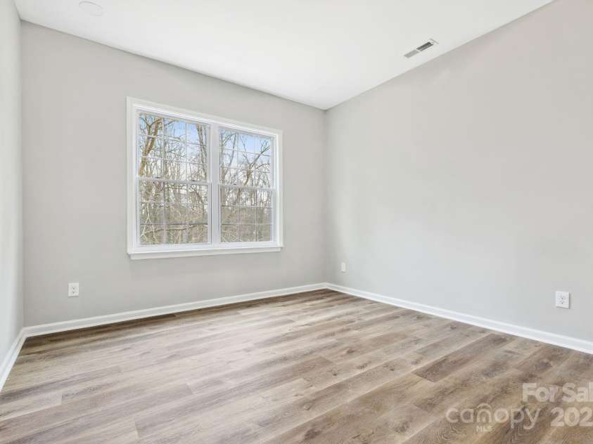 4827 Eaves Lane, Charlotte, NC 28215.  MLS# CAR4210664, YatesRealty ID 1743. 