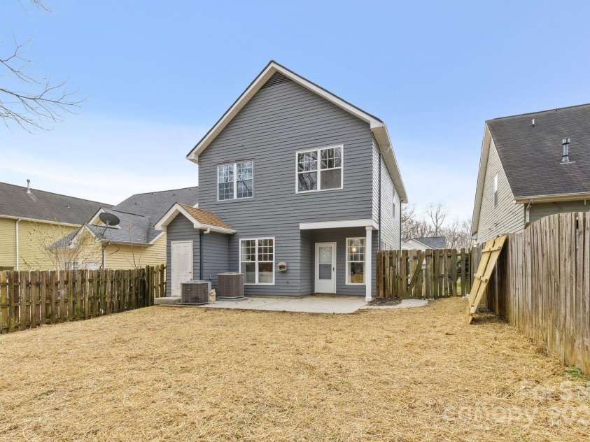 4827 Eaves Lane, Charlotte, NC 28215.  MLS# CAR4210664, YatesRealty ID 1743. 