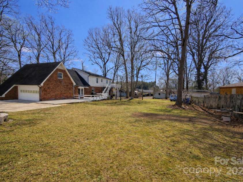 709 Woodside Drive, Kings Mountain, NC 28086.  MLS# CAR4329976, YatesRealty ID 1743. 