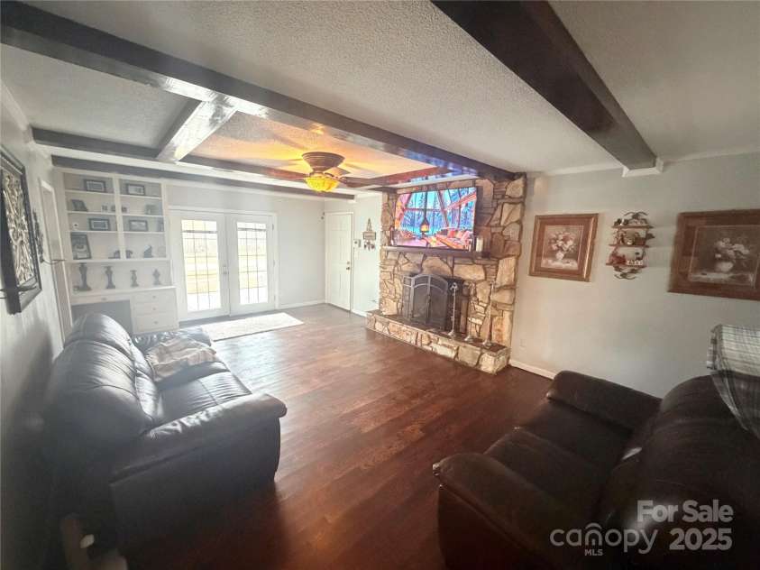 709 Woodside Drive, Kings Mountain, NC 28086.  MLS# CAR4329976, YatesRealty ID 1743. Family Room