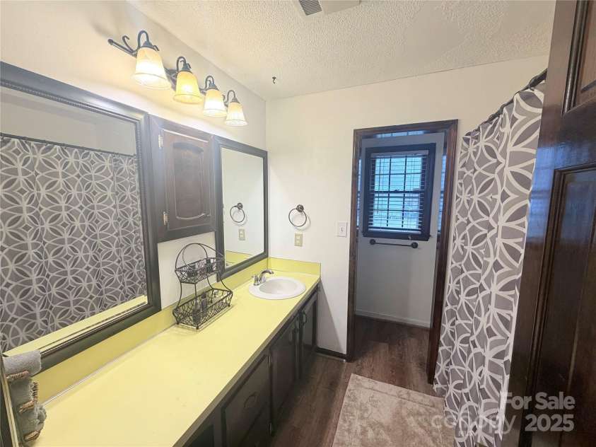 709 Woodside Drive, Kings Mountain, NC 28086.  MLS# CAR4329976, YatesRealty ID 1743. On-suite Bath downstairs