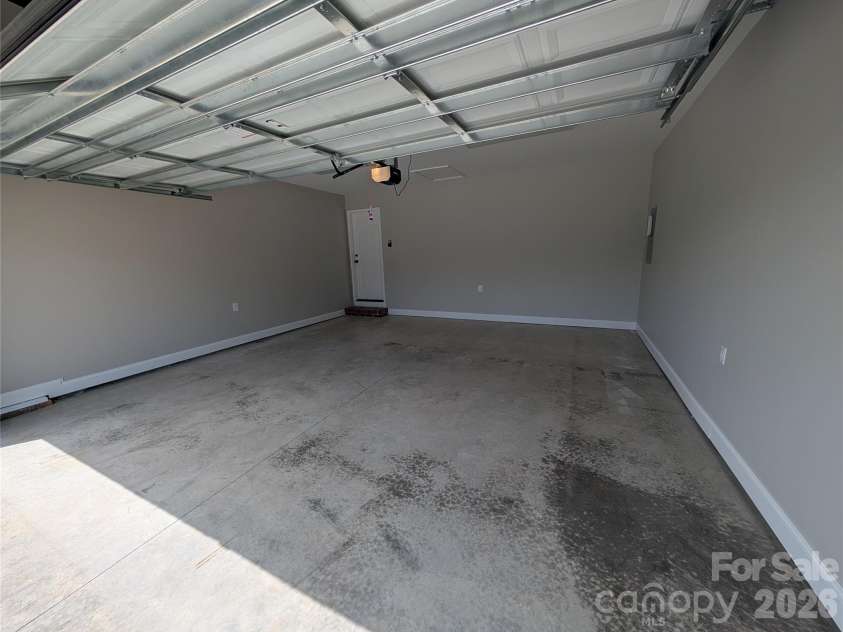 4184 Saltwood Drive, Hickory, NC 28602.  MLS# CAR4376897, YatesRealty ID 17430. 2 Car Attached Garage