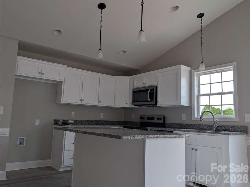 4184 Saltwood Drive, Hickory, NC 28602.  MLS# CAR4376897, YatesRealty ID 17430. Kitchen
