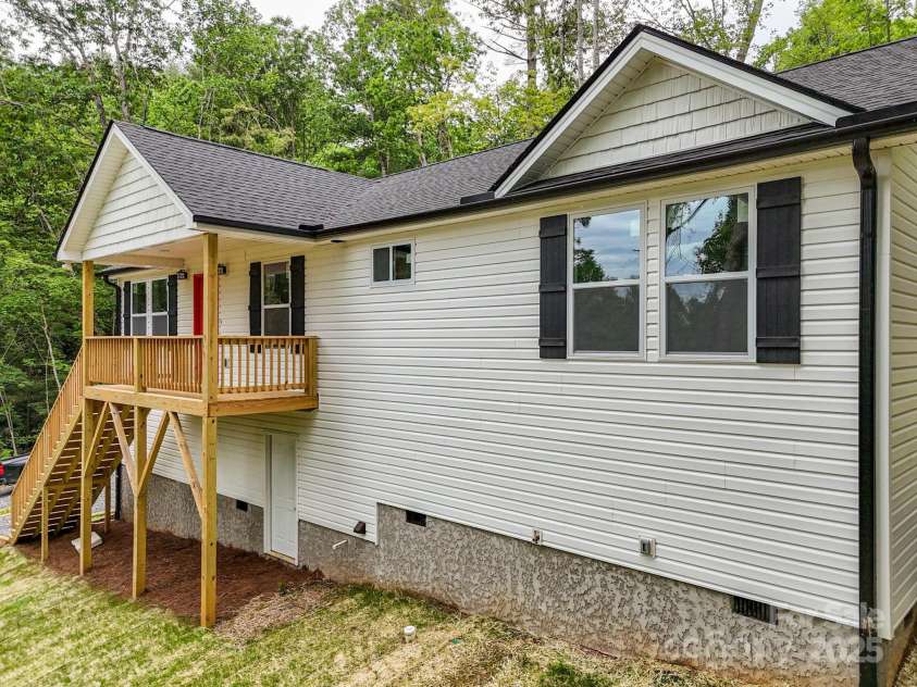 2506 Turnpike Road, Horse Shoe, NC 28742.  MLS# CAR4235277, YatesRealty ID 17431. 