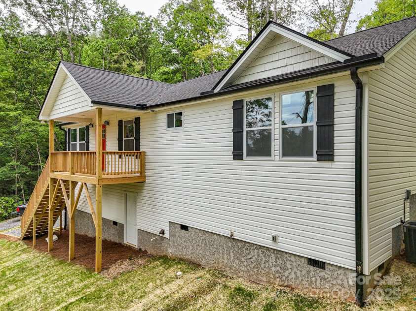 2506 Turnpike Road, Horse Shoe, NC 28742.  MLS# CAR4235277, YatesRealty ID 17431. 