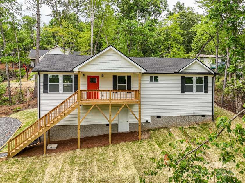 2506 Turnpike Road, Horse Shoe, NC 28742.  MLS# CAR4235277, YatesRealty ID 17431. 