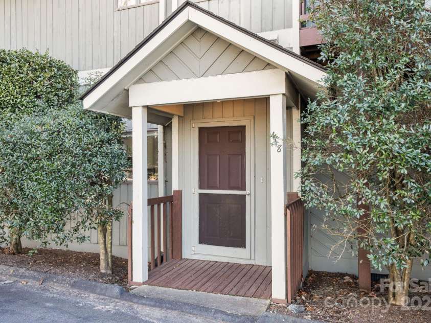 418 Windswept Drive, Asheville, NC 28801.  MLS# CAR4225274, YatesRealty ID 17433. Beautiful 418 Windswept Drive!