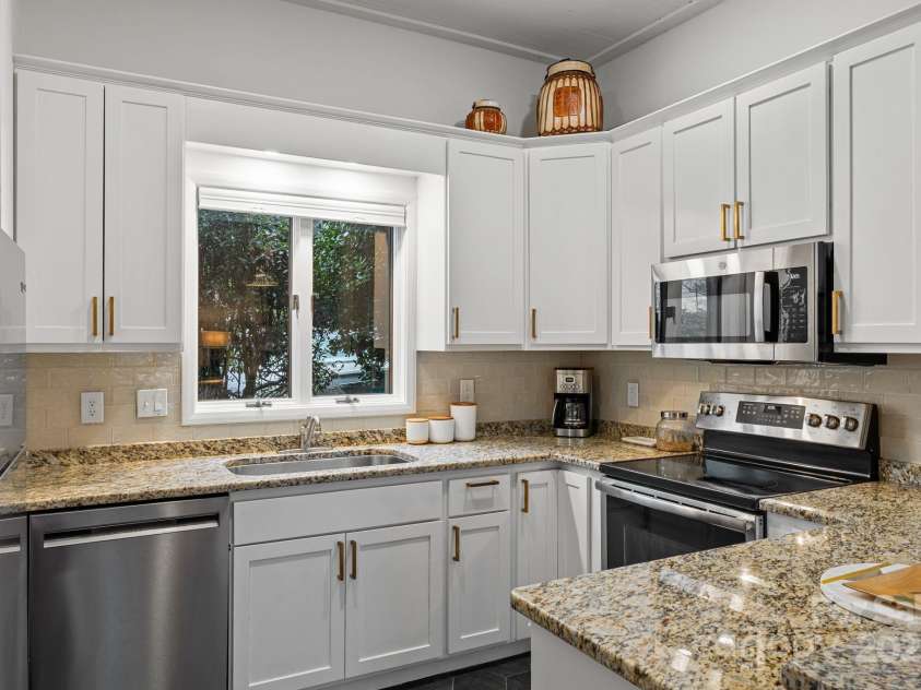 418 Windswept Drive, Asheville, NC 28801.  MLS# CAR4225274, YatesRealty ID 17433. Bright Kitchen has Tons of Cabinets