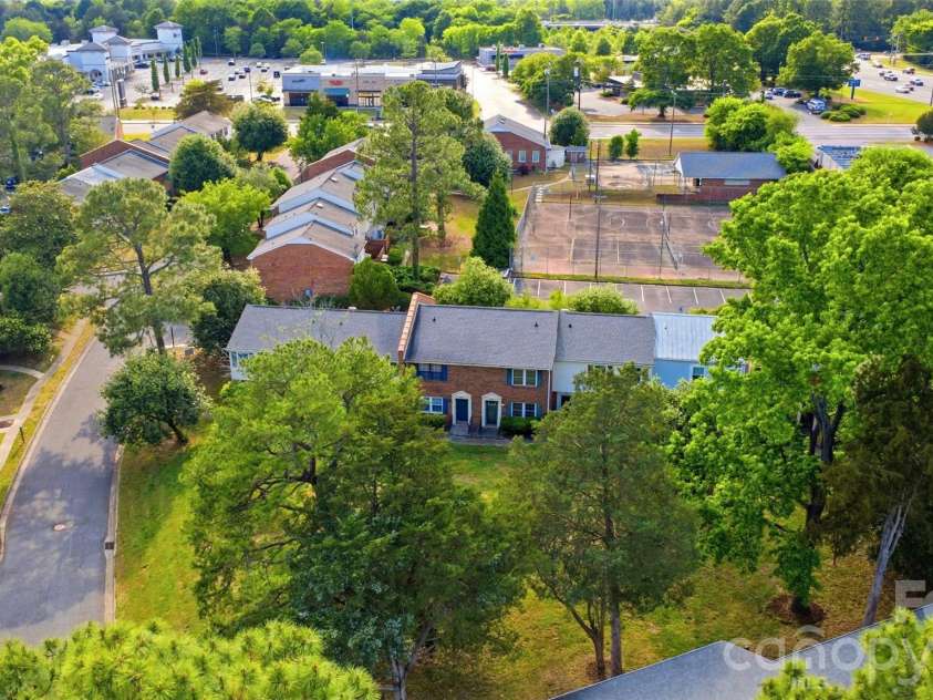 8846 Hunter Ridge Drive, Charlotte, NC 28226.  MLS# CAR4376839, YatesRealty ID 17433. Aerial view