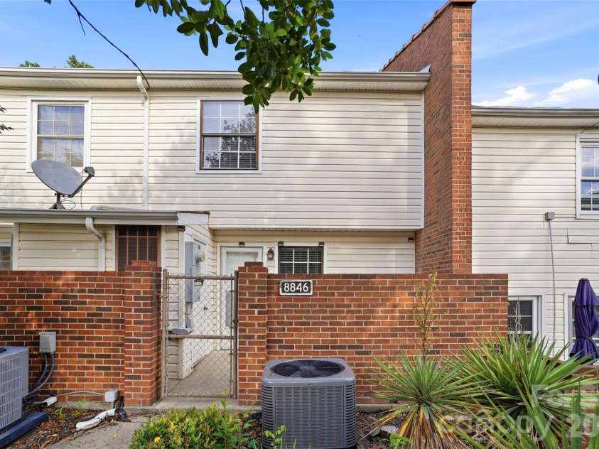 8846 Hunter Ridge Drive, Charlotte, NC 28226.  MLS# CAR4376839, YatesRealty ID 17433. Back of building entry 