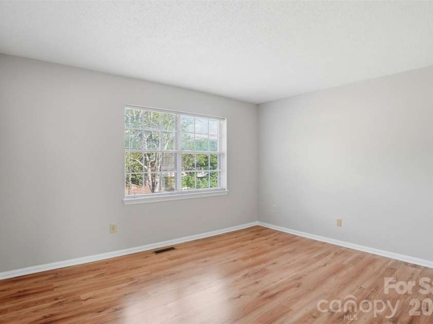 8846 Hunter Ridge Drive, Charlotte, NC 28226.  MLS# CAR4376839, YatesRealty ID 17433. Bedroom - upper level 