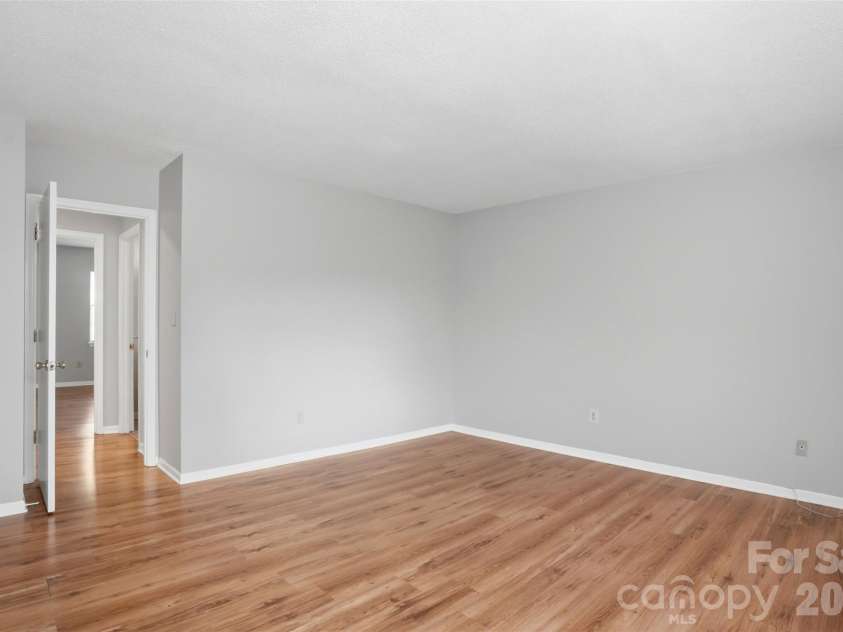 8846 Hunter Ridge Drive, Charlotte, NC 28226.  MLS# CAR4376839, YatesRealty ID 17433. Bedroom - upper level 