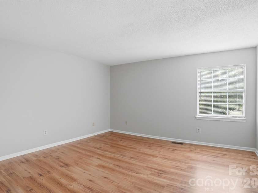 8846 Hunter Ridge Drive, Charlotte, NC 28226.  MLS# CAR4376839, YatesRealty ID 17433. Bedroom - Upper level 