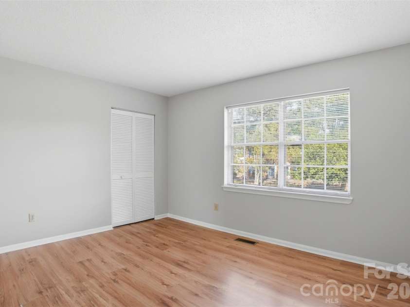 8846 Hunter Ridge Drive, Charlotte, NC 28226.  MLS# CAR4376839, YatesRealty ID 17433. Bedroom - upper level 
