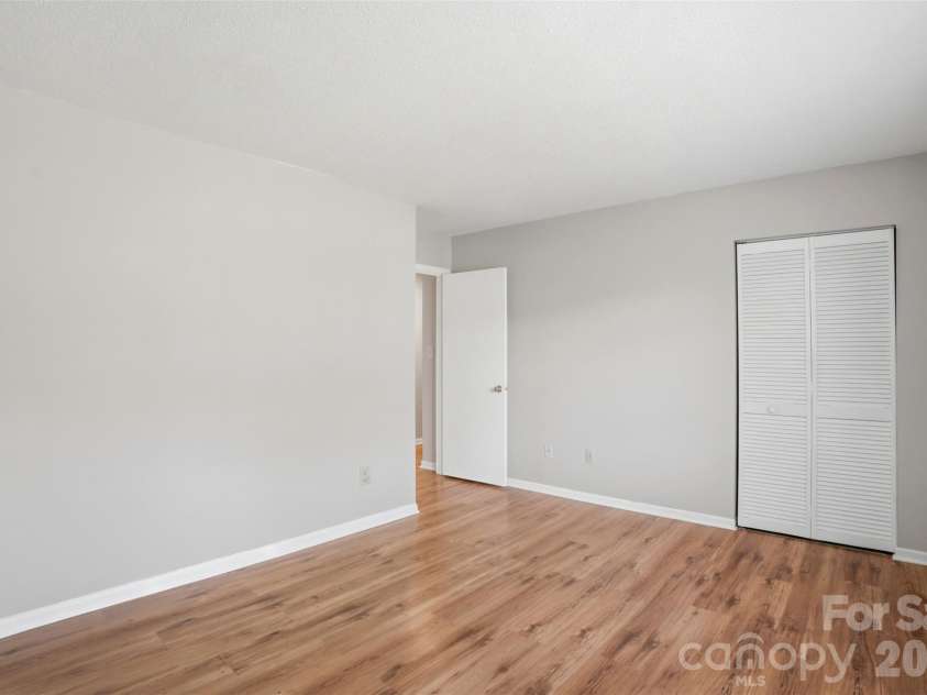 8846 Hunter Ridge Drive, Charlotte, NC 28226.  MLS# CAR4376839, YatesRealty ID 17433. Bedroom - upper level 