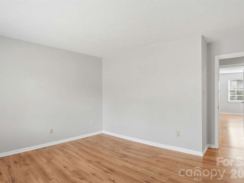 8846 Hunter Ridge Drive, Charlotte, NC 28226.  MLS# CAR4376839, YatesRealty ID 17433. Bedroom - Upper level 