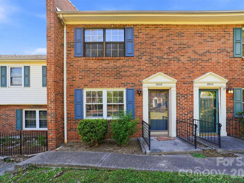 8846 Hunter Ridge Drive, Charlotte, NC 28226.  MLS# CAR4376839, YatesRealty ID 17433. Front of Building