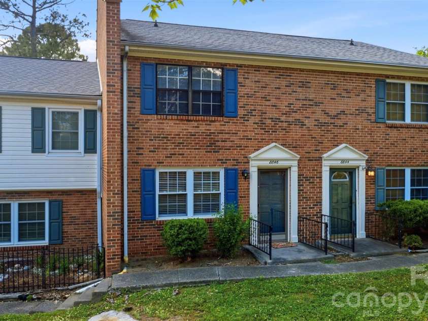 8846 Hunter Ridge Drive, Charlotte, NC 28226.  MLS# CAR4376839, YatesRealty ID 17433. Front of building
