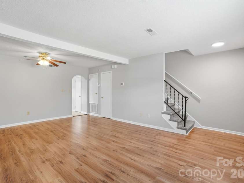 8846 Hunter Ridge Drive, Charlotte, NC 28226.  MLS# CAR4376839, YatesRealty ID 17433. Living room - main level