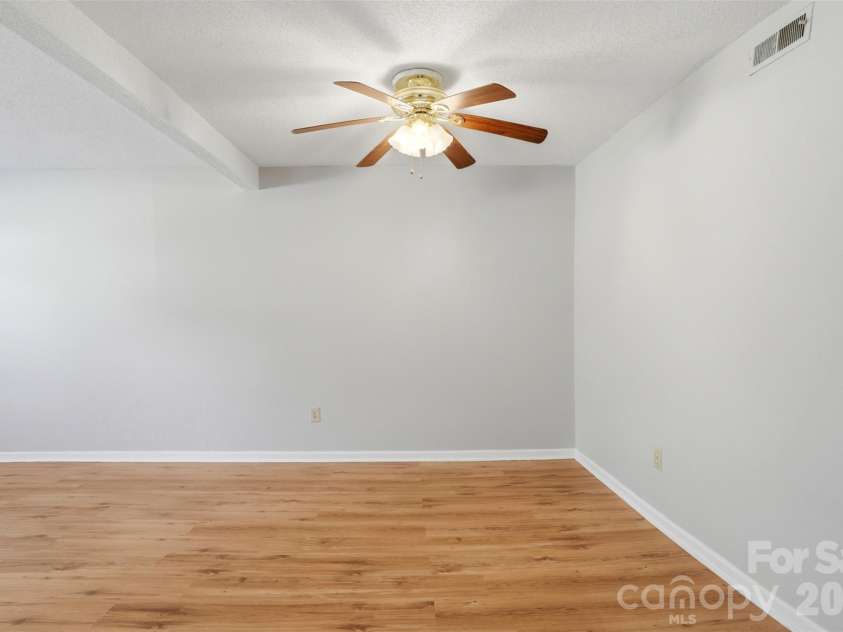 8846 Hunter Ridge Drive, Charlotte, NC 28226.  MLS# CAR4376839, YatesRealty ID 17433. Primary Bedroom - upper level