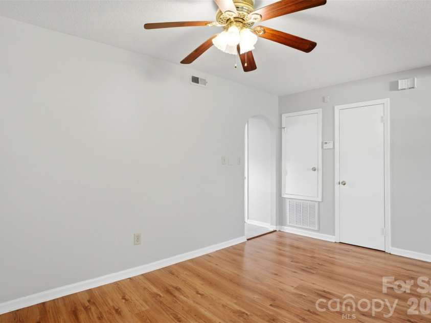8846 Hunter Ridge Drive, Charlotte, NC 28226.  MLS# CAR4376839, YatesRealty ID 17433. Primary bedroom - upper level 