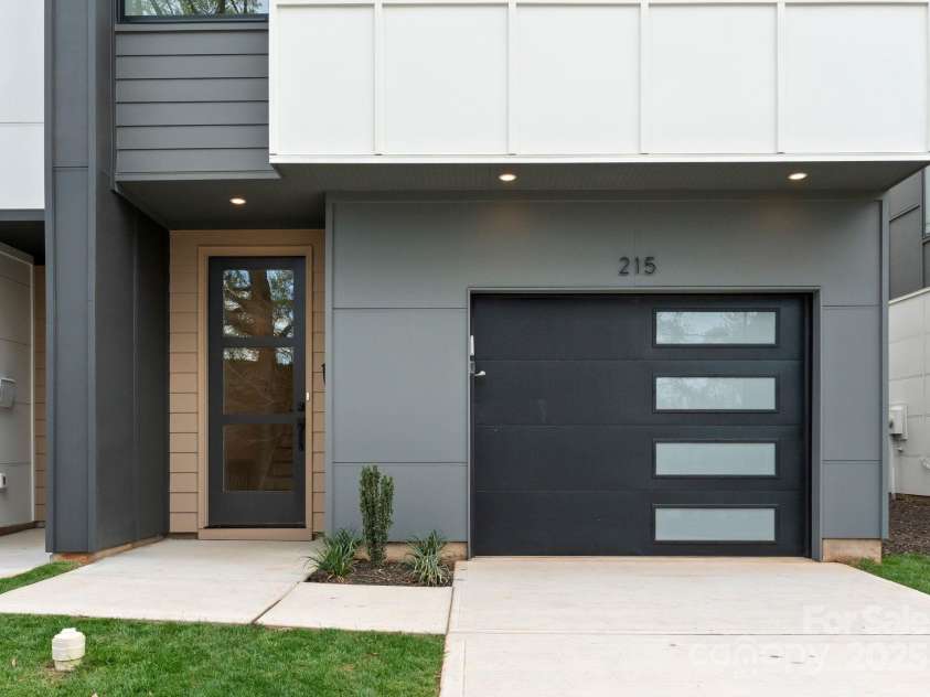 215 Keswick Avenue, Charlotte, NC 28206.  MLS# CAR4243447, YatesRealty ID 17434. 