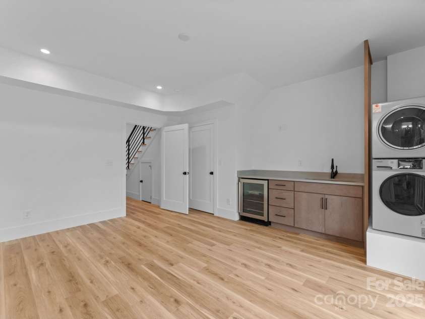 215 Keswick Avenue, Charlotte, NC 28206.  MLS# CAR4243447, YatesRealty ID 17434. 