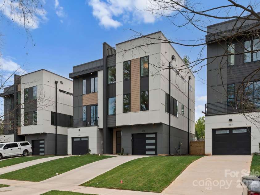 215 Keswick Avenue, Charlotte, NC 28206.  MLS# CAR4243447, YatesRealty ID 17434. 