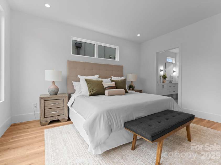 215 Keswick Avenue, Charlotte, NC 28206.  MLS# CAR4243447, YatesRealty ID 17434. 