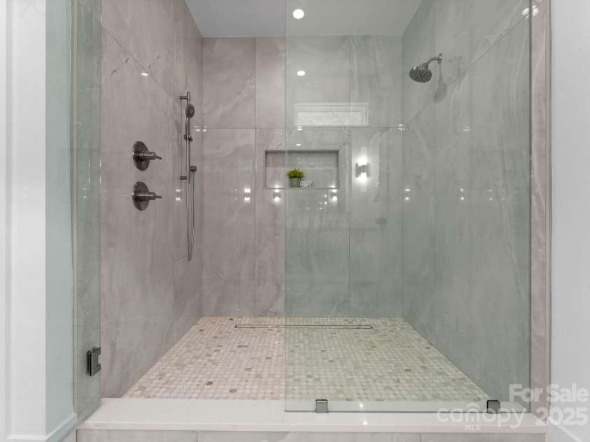 215 Keswick Avenue, Charlotte, NC 28206.  MLS# CAR4243447, YatesRealty ID 17434. 
