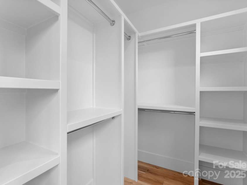 215 Keswick Avenue, Charlotte, NC 28206.  MLS# CAR4243447, YatesRealty ID 17434. 