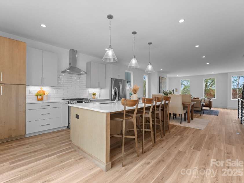215 Keswick Avenue, Charlotte, NC 28206.  MLS# CAR4243447, YatesRealty ID 17434. 