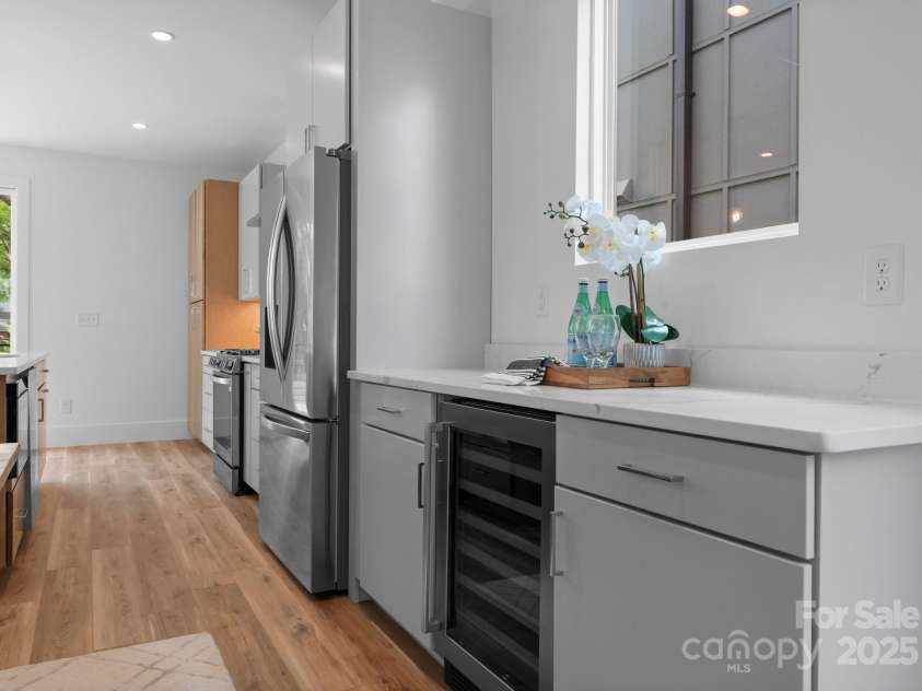 215 Keswick Avenue, Charlotte, NC 28206.  MLS# CAR4243447, YatesRealty ID 17434. 
