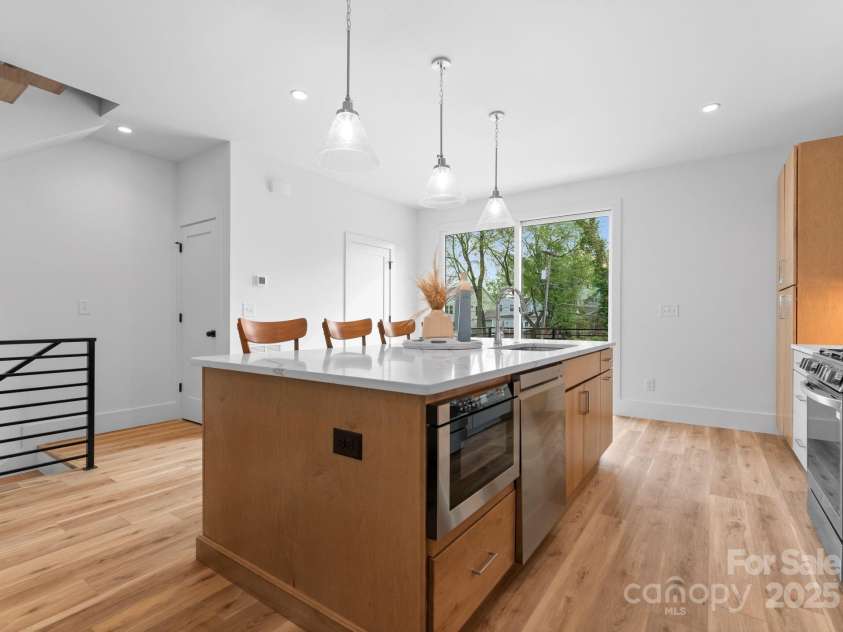 215 Keswick Avenue, Charlotte, NC 28206.  MLS# CAR4243447, YatesRealty ID 17434. 