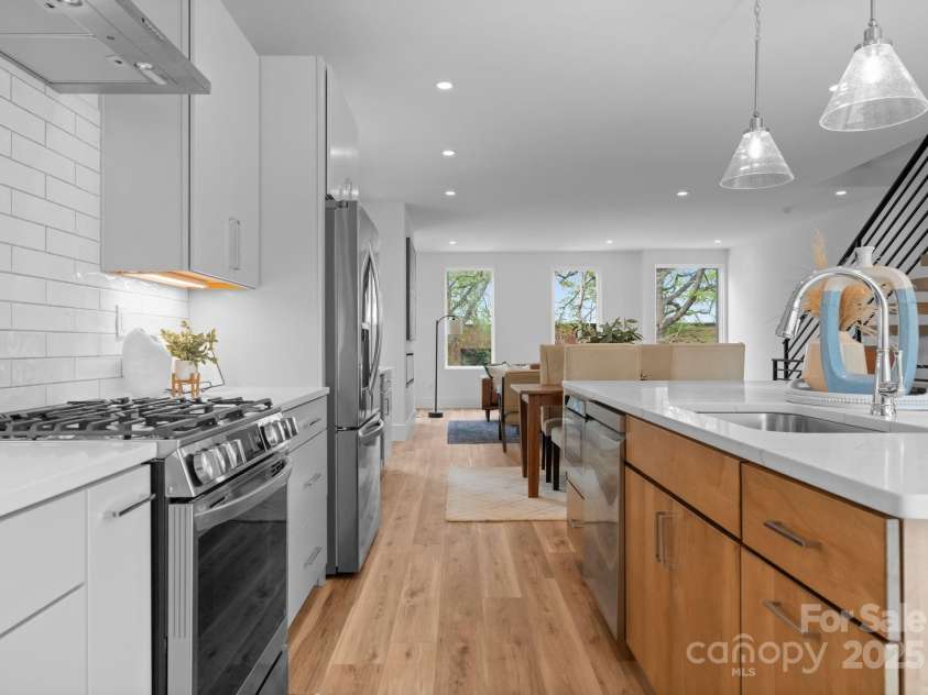 215 Keswick Avenue, Charlotte, NC 28206.  MLS# CAR4243447, YatesRealty ID 17434. 