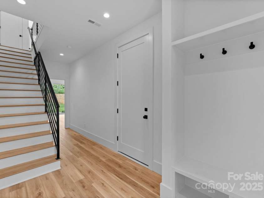 215 Keswick Avenue, Charlotte, NC 28206.  MLS# CAR4243447, YatesRealty ID 17434. 