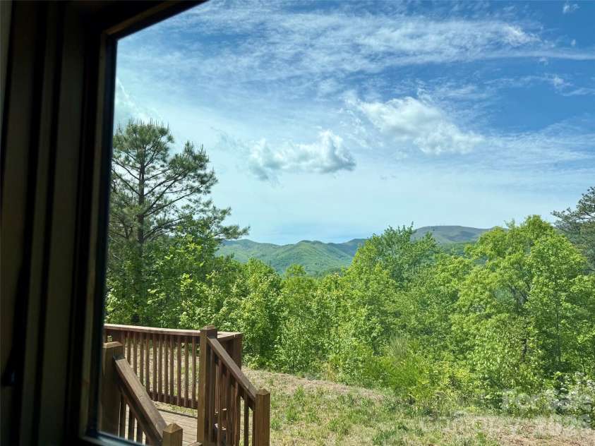 521 Duchess Drive, Sylva, NC 28779.  MLS# CAR4376889, YatesRealty ID 17434. 