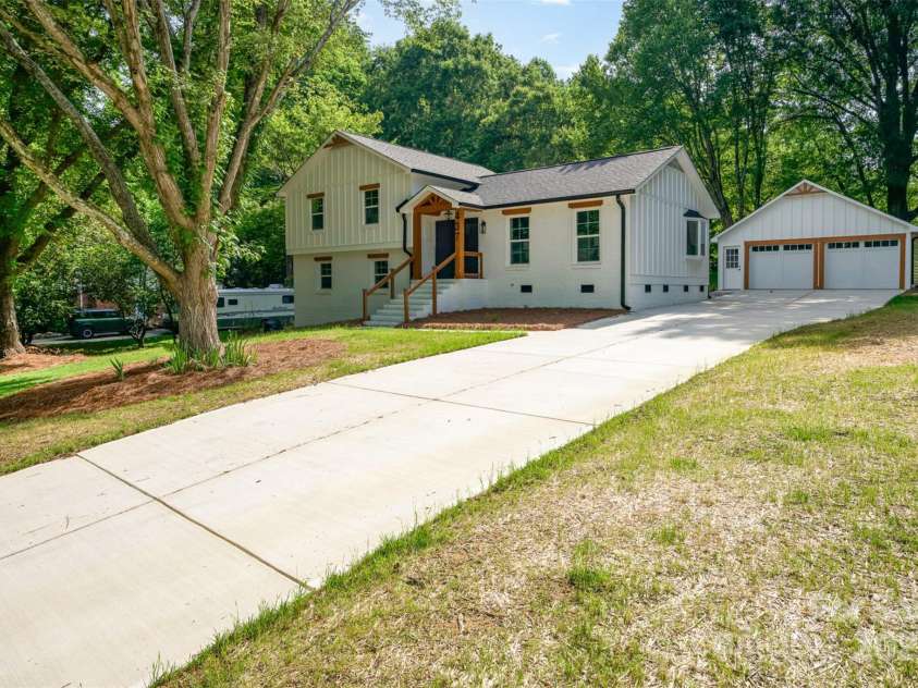 437 Chadmore Drive, Charlotte, NC 28270.  MLS# CAR4256510, YatesRealty ID 17435. 