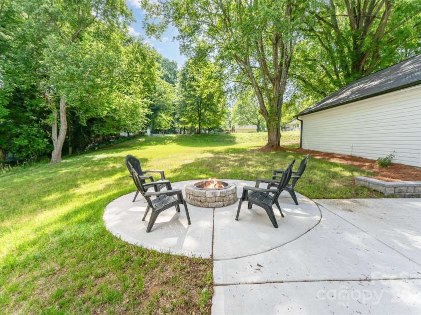 437 Chadmore Drive, Charlotte, NC 28270.  MLS# CAR4256510, YatesRealty ID 17435. 