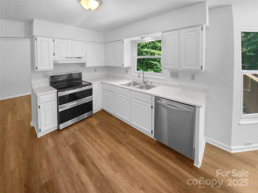 7737 Batavia Lane, Charlotte, NC 28213.  MLS# CAR4264763, YatesRealty ID 17436. 