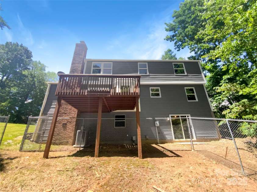 7737 Batavia Lane, Charlotte, NC 28213.  MLS# CAR4264763, YatesRealty ID 17436. 