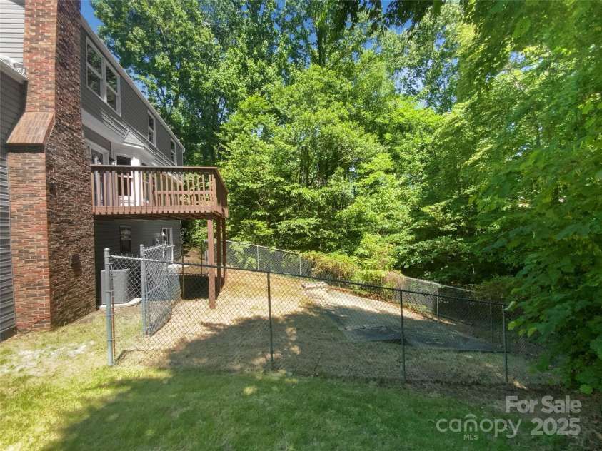 7737 Batavia Lane, Charlotte, NC 28213.  MLS# CAR4264763, YatesRealty ID 17436. 