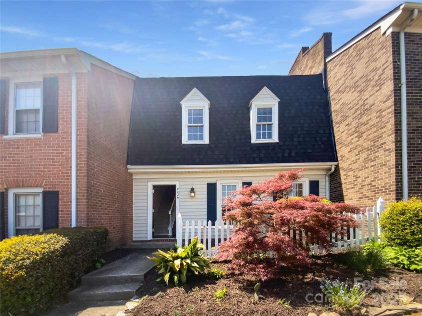8026 Regent Park Lane, Charlotte, NC 28210.  MLS# CAR4248180, YatesRealty ID 17438. 